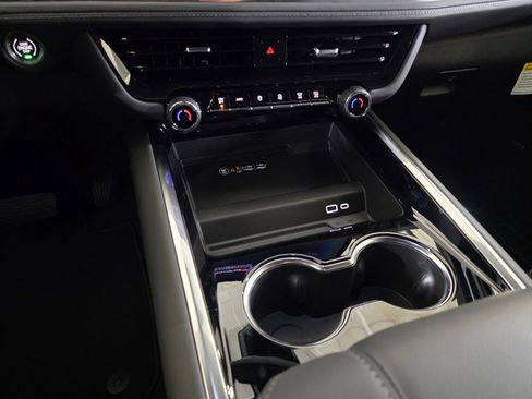 New 2026 Chevrolet Suburban LT image 30