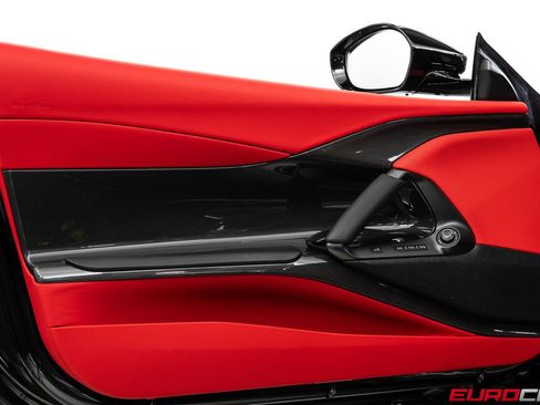 Used 2020 Ferrari 812 Superfast RWD image 30
