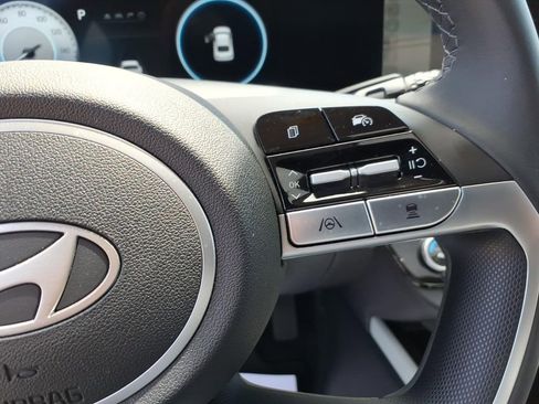 Used 2025 Hyundai Elantra Limited FWD image 20