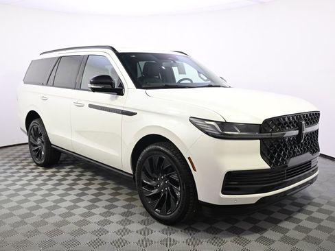 New 2026 Lincoln Navigator Reserve w/ Jet Appearance Package image 8