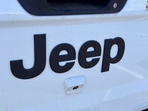 Used 2021 Jeep Gladiator Sport AWD/4WD image 10
