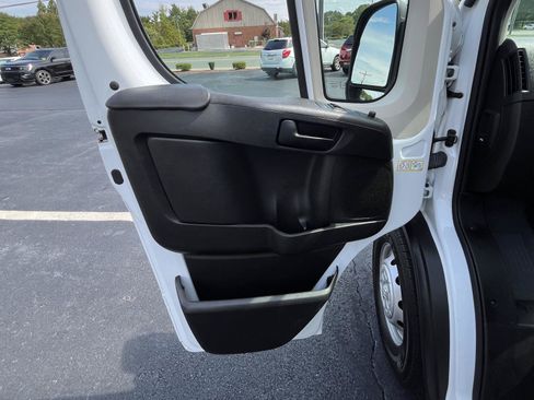 Used 2021 RAM ProMaster 2500 w/ Convenience Group FWD image 28