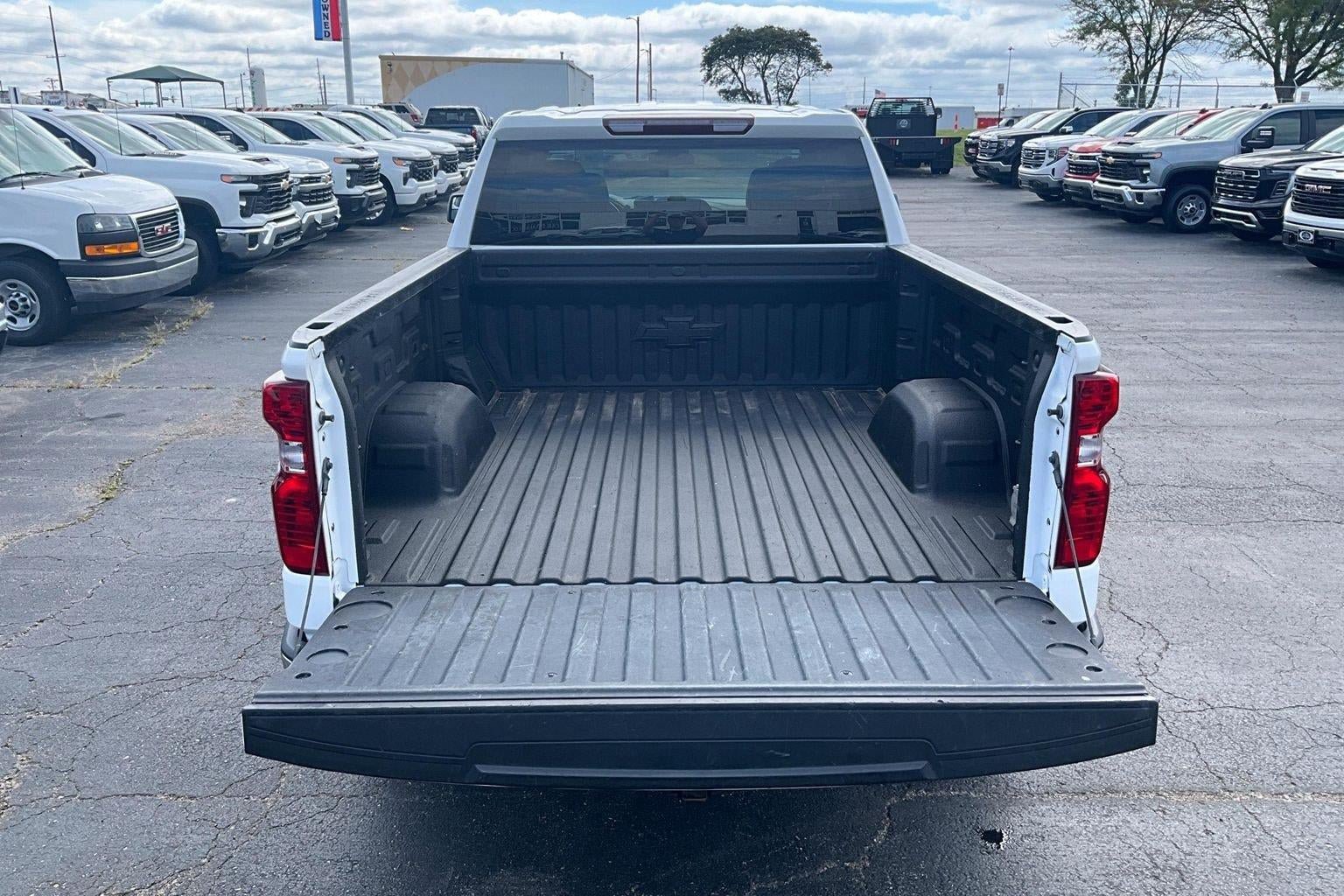 Used 2023 Chevrolet Silverado 1500 LT w/ Protection Package AWD/4WD image 4