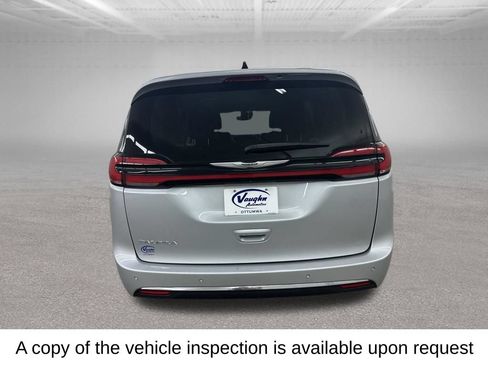 Used 2024 Chrysler Pacifica Touring-L FWD image 12