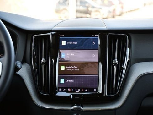 Certified 2025 Volvo XC60 B5 Plus image 21