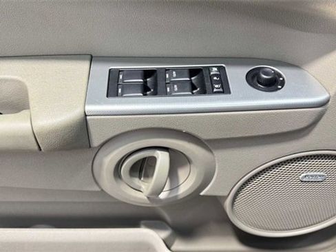 Used 2007 Jeep Commander Sport image 19