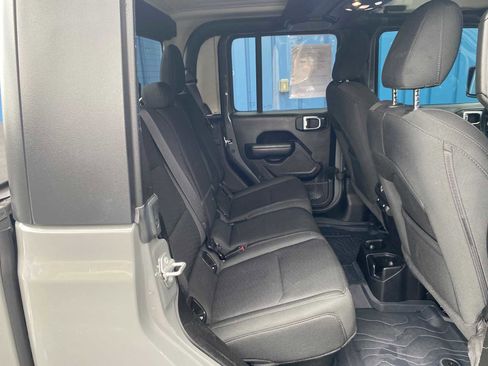 Used 2021 Jeep Gladiator Sport image 31