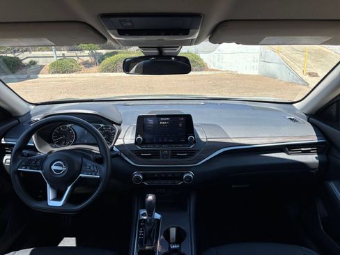 Used 2025 Nissan Altima 2.5 SV FWD image 33