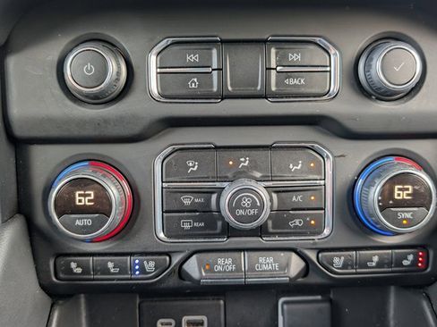 Used 2023 Chevrolet Suburban High Country image 28