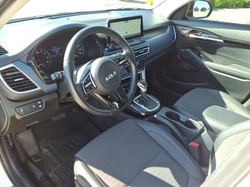 Used 2023 Kia Seltos S w/ Navigation Package FWD image 20