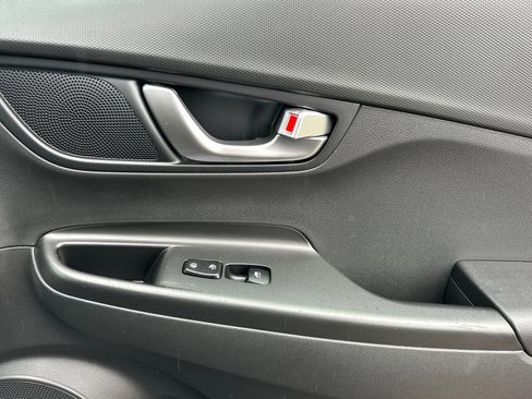 Used 2023 Hyundai Kona SE image 18