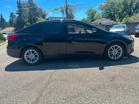 Used 2017 Ford Focus SE w/ Cold Weather Package FWD image 4