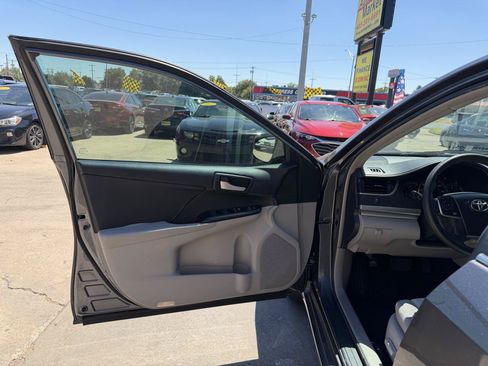 Used 2014 Toyota Camry LE FWD image 12