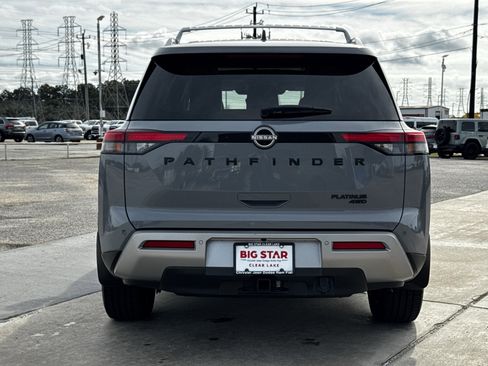Used 2023 Nissan Pathfinder Platinum image 9
