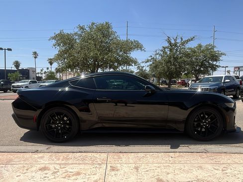 Used 2024 Ford Mustang Coupe RWD image 4