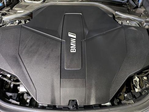 Used 2023 BMW i7 xDrive60 AWD/4WD image 25
