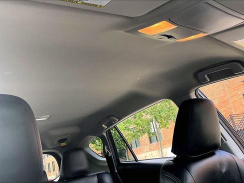 Used 2018 Toyota RAV4 LE image 22