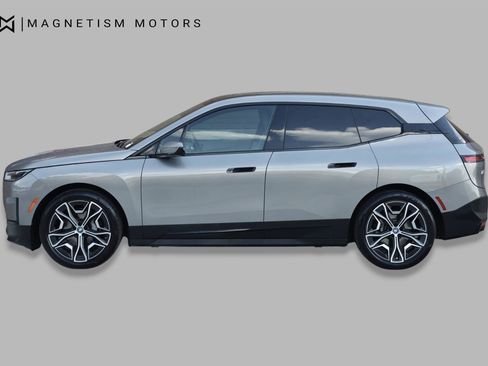 Used 2023 BMW iX xDrive50 w/ Ultimate Package 2 AWD/4WD image 3