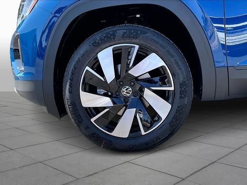 New 2026 Volkswagen Atlas Cross Sport SE FWD image 11