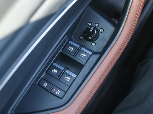 Used 2022 Audi e-tron Premium image 28