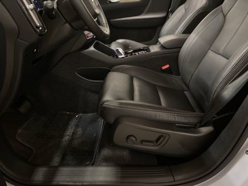 Used 2025 Volvo XC40 B5 Plus image 69