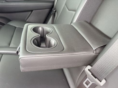 Certified 2022 Cadillac XT5 Sportv w/ LPO, ONYX Package image 19