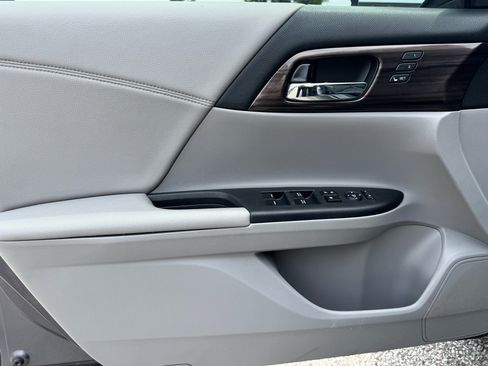 Used 2017 Honda Accord EX-L image 19