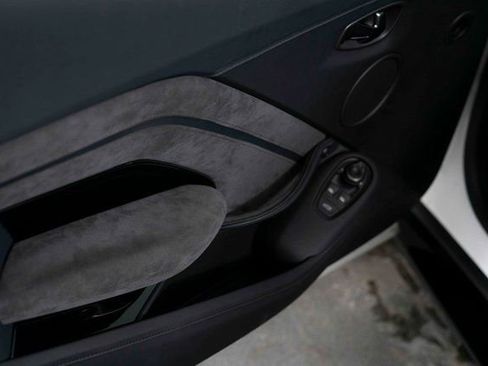 Used 2022 Aston Martin V8 Vantage Coupe image 15