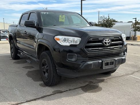 Used 2016 Toyota Tacoma SR image 3