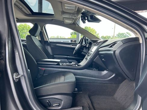 Used 2020 Ford Fusion SE AWD/4WD image 14