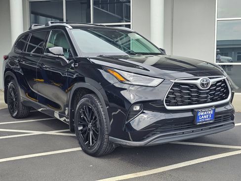 Used 2022 Toyota Highlander XLE AWD/4WD image 7
