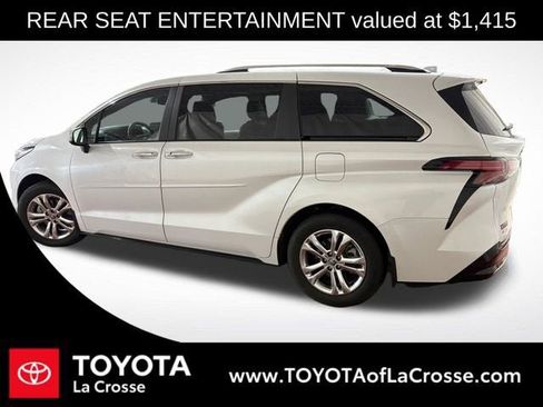 Used 2024 Toyota Sienna Platinum image 2