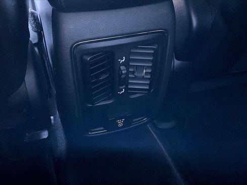Used 2017 Jeep Grand Cherokee Altitude RWD image 16