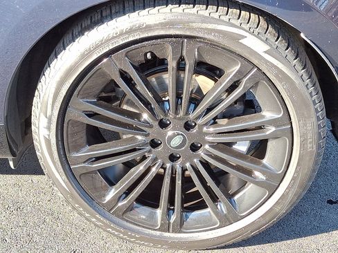 Used 2023 Land Rover Range Rover SE image 12