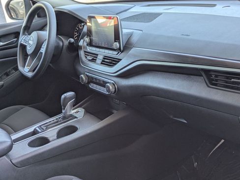 Used 2025 Nissan Altima 2.5 SV image 31