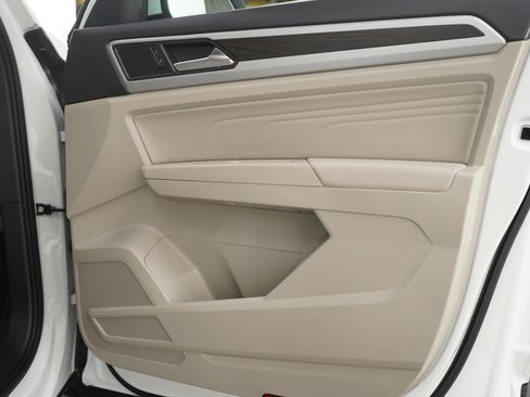 Used 2023 Volkswagen Atlas SE image 9