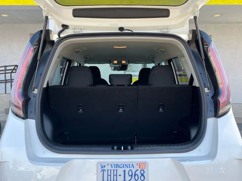 Used 2025 Kia Soul LX w/ LX Technology Package image 27