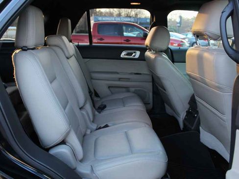 Used 2013 Ford Explorer XLT image 30