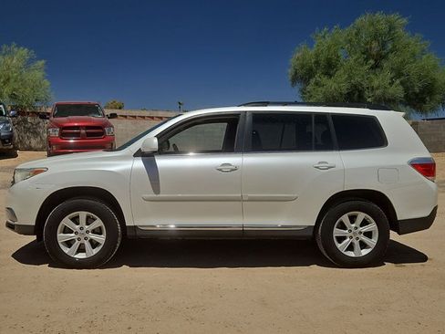 Used 2013 Toyota Highlander Plus FWD image 9