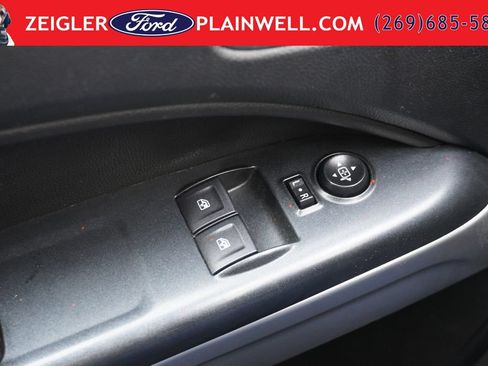 Used 2022 Chevrolet Colorado LT w/ Fleet Safety Package RWD image 18
