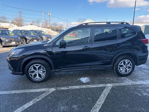 Used 2023 Subaru Forester Premium image 3