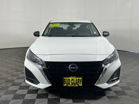 Used 2025 Nissan Altima 2.5 SV FWD image 2
