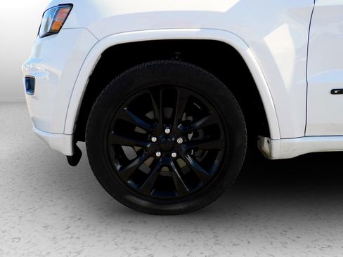 Used 2018 Jeep Grand Cherokee Altitude image 10