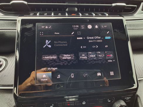 Used 2023 Jeep Grand Cherokee L Laredo RWD image 7