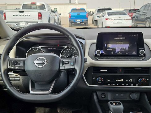 Used 2026 Nissan Rogue SV w/ SV Premium Package FWD image 13