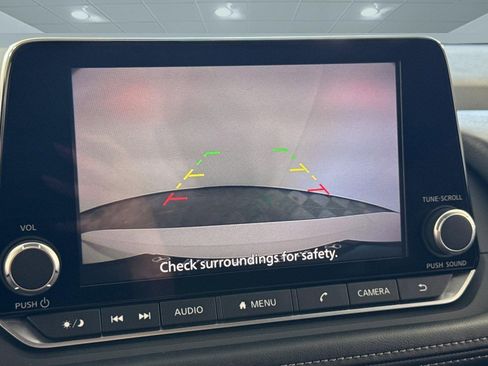Used 2025 Nissan Rogue SV FWD image 24