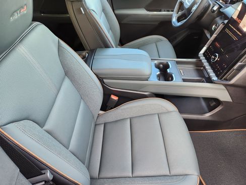 New 2026 GMC Acadia AT4 w/ Luxury Package image 9