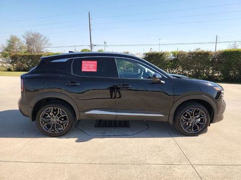 Certified 2025 Nissan Kicks SR image 4