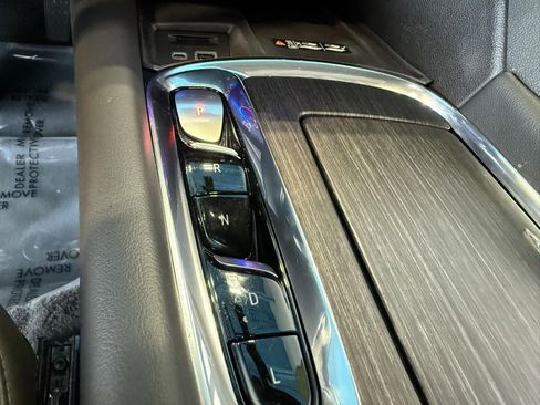 Used 2023 Buick Enclave Avenir w/ Avenir Technology Package image 31