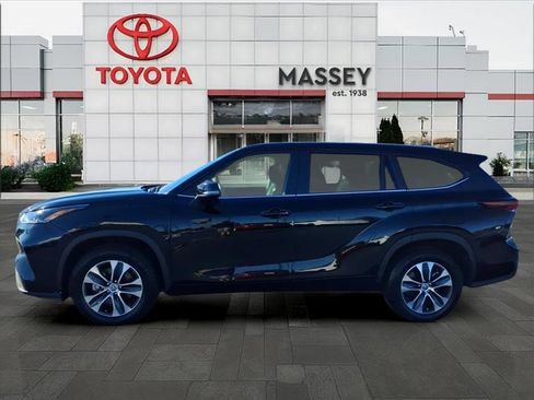 Used 2024 Toyota Highlander XLE image 6